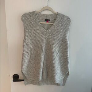 Vince Camuto Gray V-Neck Ribbed Sweater Vest